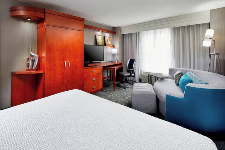 Room 4 of 38